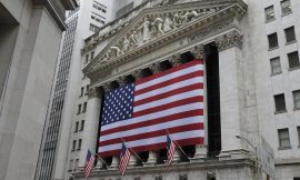 Stocks Fall as Rising Bond Yields Spark Risk-Off Sentiment