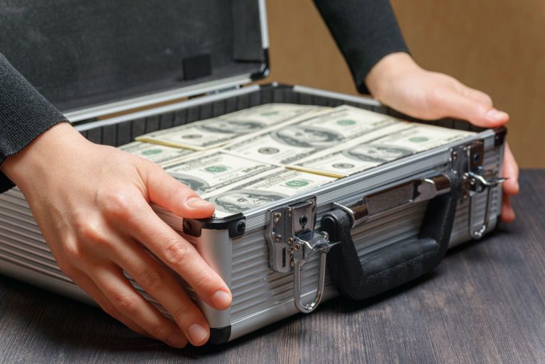 Read more about the article Dollar Fades as Bond Yields Fall and Stocks Climb