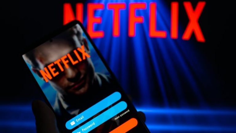 Read more about the article Netflix buys Warner Bros Discovery’s studios for $72bn