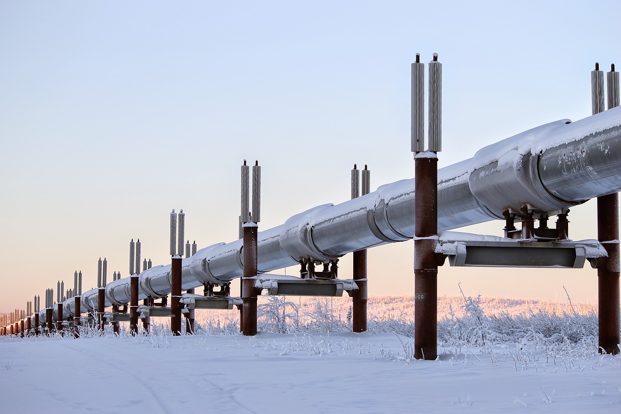 dollar-strength-and-stock-market-weakness-undercut-crude-oil-prices