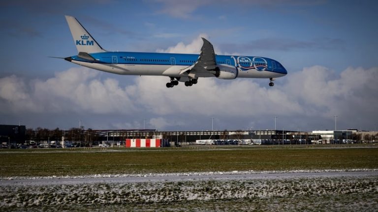 Read more about the article KLM running out of de-icing fluid as flights cancelled