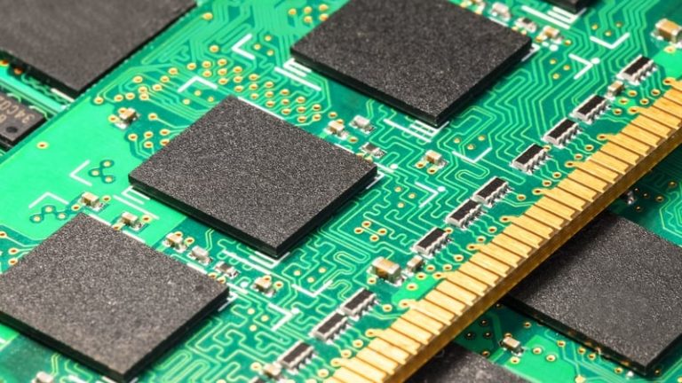 Read more about the article AI gobbling up memory chips essential to gadget makers