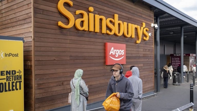 Read more about the article Sainsbury’s non-food sales dent festive grocery cheer