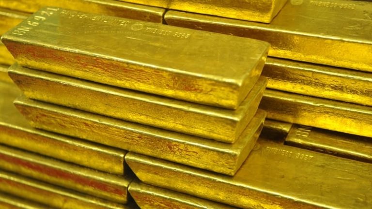 Read more about the article Safe‑haven buying sends gold, silver to record highs