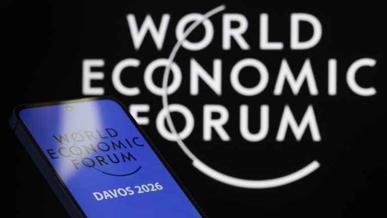 Read more about the article Trump to meet global CEOs in Davos this week