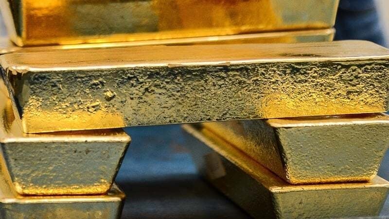 gold-slips-on-easing-geopolitical-strains