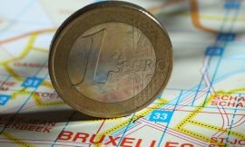 Economists keep steady euro zone outlook