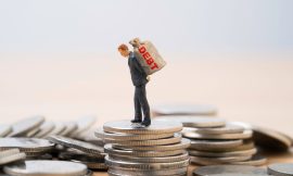 Dollar Sinks on US Fiscal and Political Risks