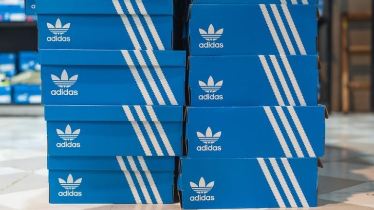 Read more about the article Adidas sees record sales in 2025, plans €1 billon buyback