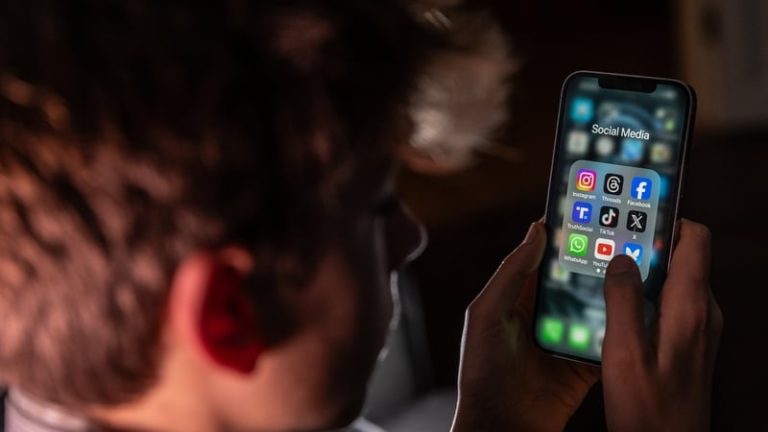 Read more about the article Spain and Greece weigh ban on social media for teens