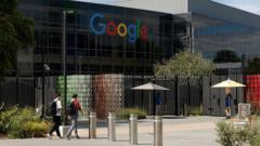 Read more about the article Hundreds of Google workers demand firm cuts ties with ICE