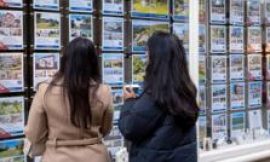 Average house price tops £300,000 for first time, says Halifax