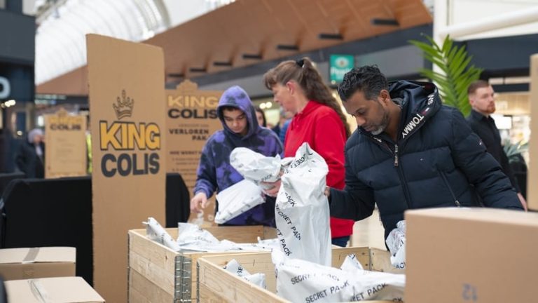 Read more about the article Mystery lost packages pop-up shop comes to Cork