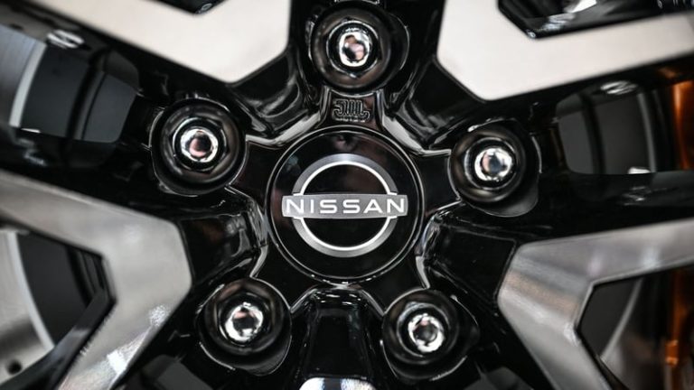 Read more about the article Nissan sees smaller full-year operating loss