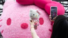 Read more about the article Hello Kitty designer steps down after 46 years