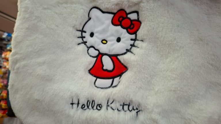 Read more about the article Hello Kitty designer bows out after 40 years in charge