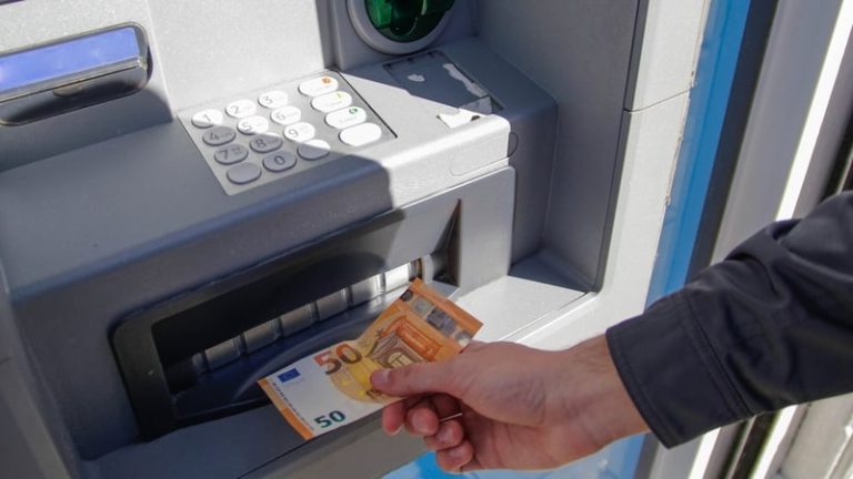 Read more about the article ATM cash withdrawals, cashback declining – report