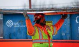 US economy slows after turbulent year