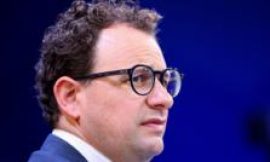 Anthropic boss rejects Pentagon demand to drop AI safeguards