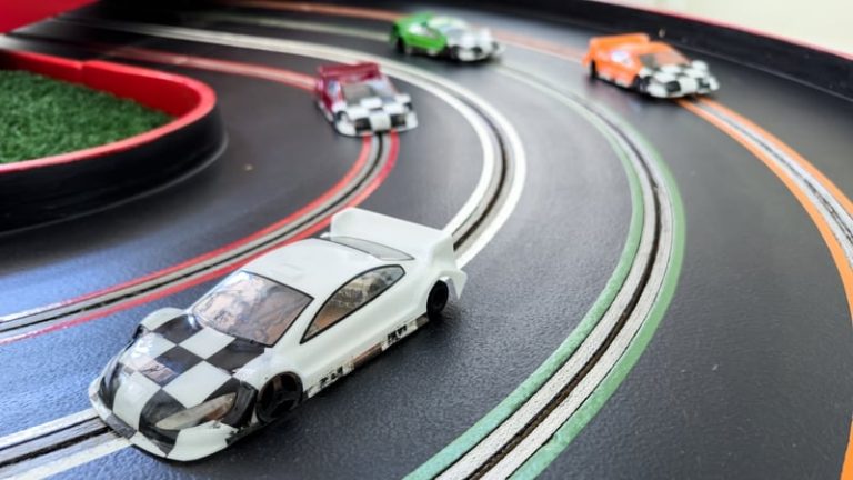 Read more about the article Hornby steers sale of 70 year old Scalextric for £20m