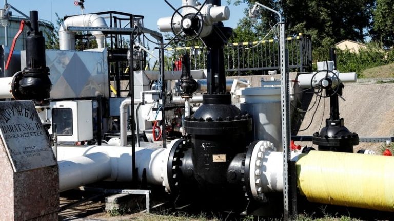 Read more about the article Oil rises on supply concerns as Iran conflict widens