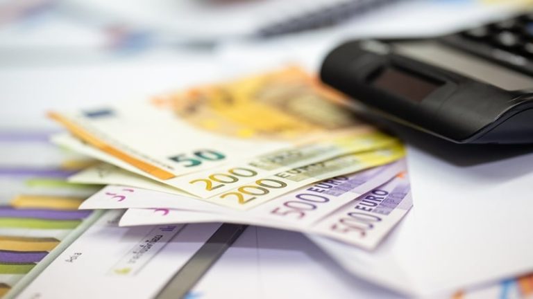 Read more about the article Pay up: The return of Irish bankers’ bumper pay packets