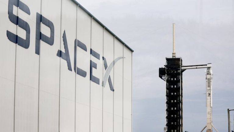 Read more about the article SpaceX mulls Nasdaq IPO after seeking early index entry