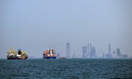 Oil prices up 4% despite record stocks release plan