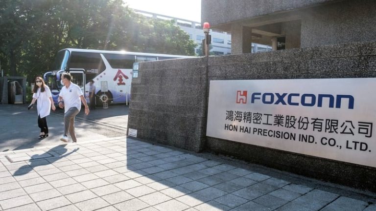 Read more about the article AI to drive growth despite geopolitics, Foxconn says