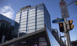 Canada’s central banks holds rate steady