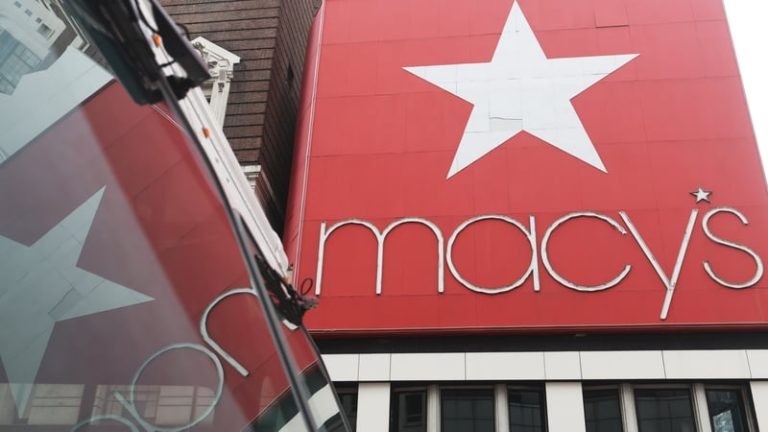 Read more about the article Macy’s says tariff hit to ease later this year