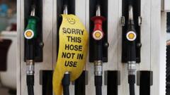 Read more about the article Australia fuel crisis: Panic buying prompts PM to reassure nation over fuel supply