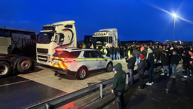 garda-public-order-unit-at-galway-docks-protest