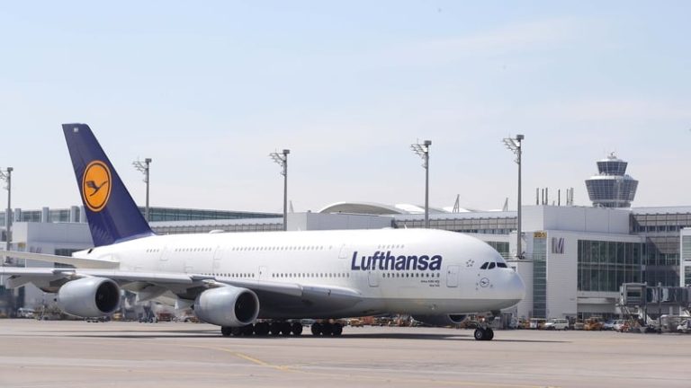 Read more about the article Lufthansa flights disrupted as cabin crew stage strike