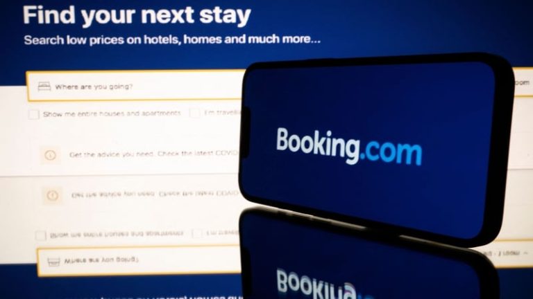 Read more about the article Booking.com contacts customers on possible data breach