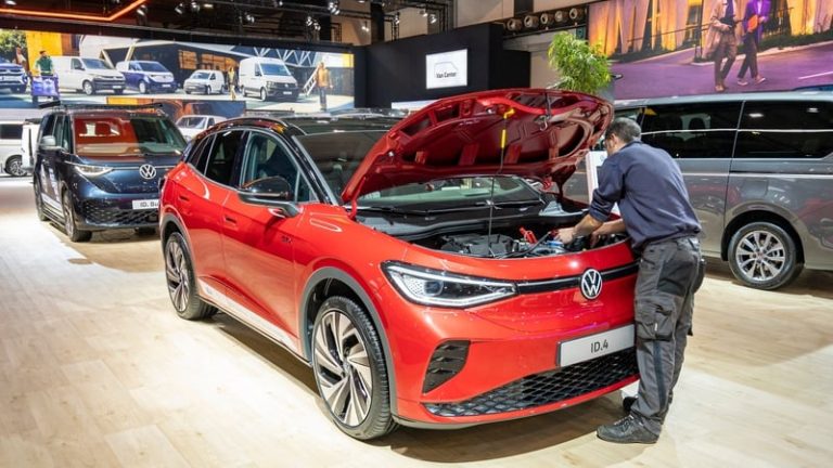 Read more about the article Volkswagen posts weak start to year as China demand slows