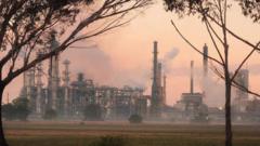 Read more about the article Geelong fire: Blaze at Australian oil refinery to impact petrol supplies
