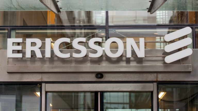 Read more about the article Ericsson lags profit expectations on higher chip costs