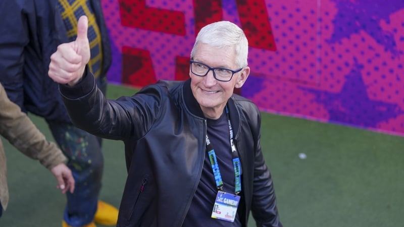 apple-says-chief-tim-cook-stepping-down-in-september