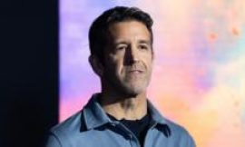 Apple names new chief executive to replace Tim Cook
