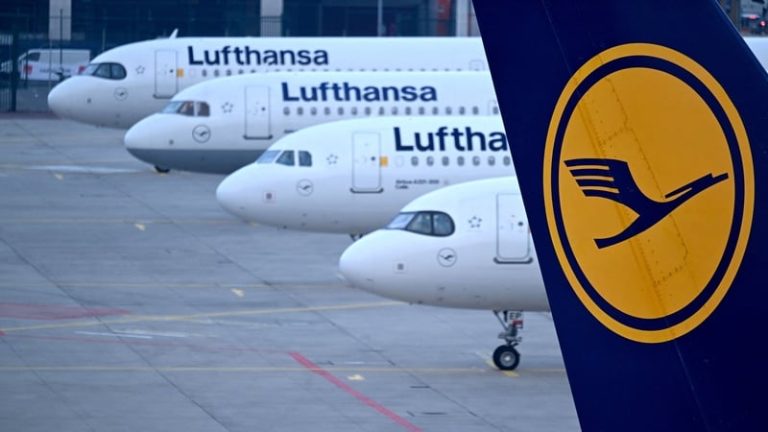 Read more about the article Lufthansa cuts 20,000 flights due to soaring jet fuel