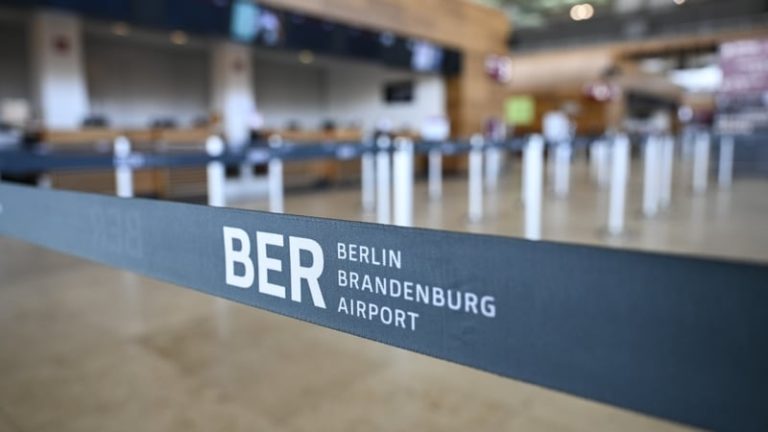 Read more about the article Ryanair to relocate Berlin-based planes, cut flights