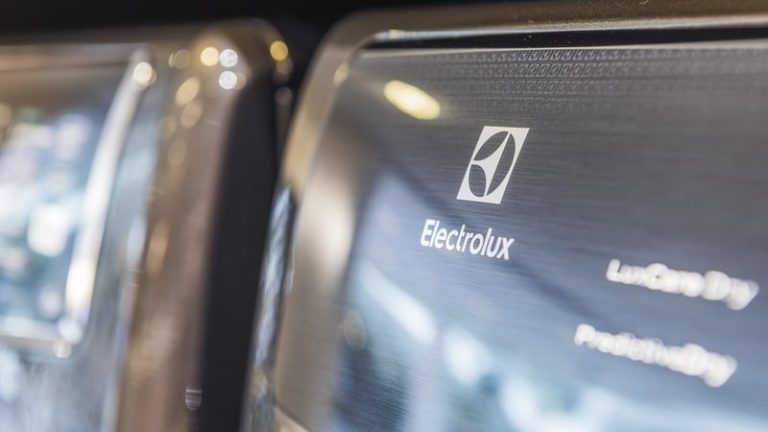 Read more about the article Electrolux shares fall 24% as it swings to quarterly loss