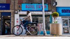 Read more about the article Why are there so many vape shops on our high streets?