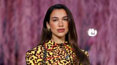 Read more about the article Dua Lipa sues Samsung for $15m over use of her image on TV boxes