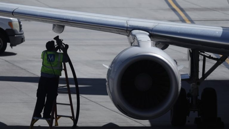 Read more about the article Are airlines downplaying fears of jet fuel shortage?