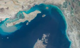 Oil prices dip as Iran says vessels are crossing Hormuz