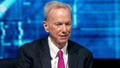 Read more about the article Former Google CEO Eric Schmidt booed by graduates at mention of AI