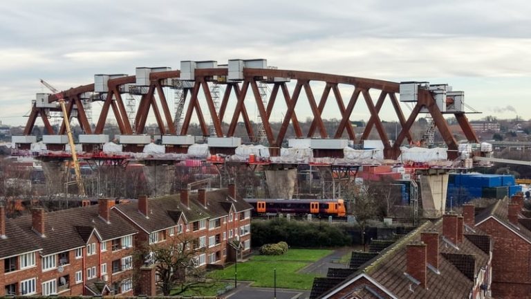 Read more about the article HS2 could cost over £100bn and may not open until 2039