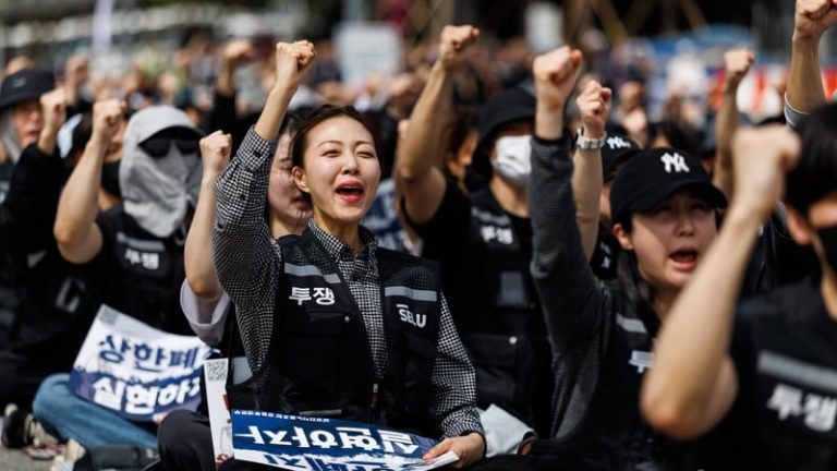 Read more about the article Samsung union suspends planned strike as deal reached